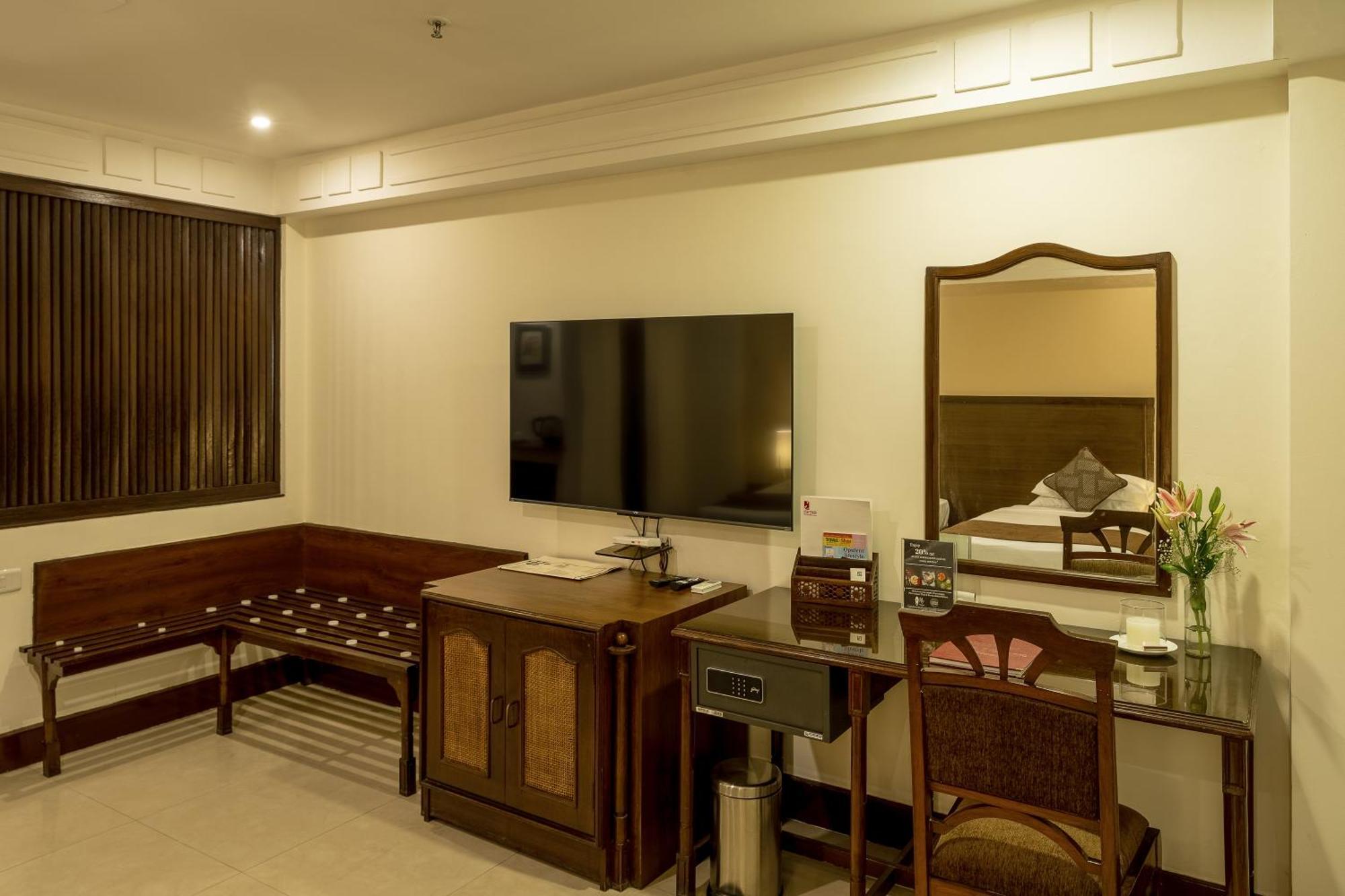 Executive Suite,1592090679:JPEG